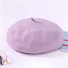Boina de lã lisa, um chapéu elegante e versátil para mulheres no outono e inverno, com um design de estilo japonês, artístico e retrô, proporcionando calor e servindo como um chapéu de pintor.