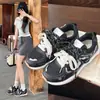 Tênis de Board para Estudante de Comércio Exterior Feminino 2026 Verão Transfronteiriço Novo Malha Respirável Sola Grossa Sapatos Brancos Estilo Campus Tamanho Grande