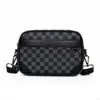 Bolso bandolera para hombre, bolso pequeño cuadrado de un solo hombro con retazos, bolso para hombre de gran capacidad de almacenamiento, mochila a cuadros de estilo europeo y americano, bolso de un solo hombro para hombre