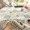 Juego de Cama de Terciopelo de Leche de Cuatro Piezas Edredón Acolchado Engrosado Juego de Cama Estilo Funda de Edredón Individual Manta de Cama Invierno Estilo Grueso Juego de Tres Piezas