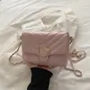Bolso Pequeño Cuadrado de Cadena Bordada a Cuadros Gama Alta Verano 2026 Estilo Nuevo de Nicho Bolso de Hombro Único Cruzado con Relieve para el Brazo para Mujer