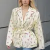 Jaqueta de Moda Cruzada Europeia e Americana da Amazon para Outono e Inverno de 2025, com Cinta na Cintura, Emagrecedora, de Amarrar, Solta e Versátil com Decote V para Mulheres
