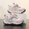 Sapatos Casuais Versáteis da Moda Sapatos Infantis 2026 Outono Novo Sapatos Esportivos para Corrida com Solado Macio para Crianças Sapatos Modernos para Caminhada ao Ar Livre