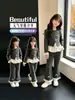 Conjunto de pantalón acampanado de manga larga con encaje para niñas, nuevo estilo primavera y otoño 2026, conjunto de dos piezas con pantalón acampanado y lazo pequeño estilo Chanel