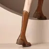 Botas altas de tacón alto con cuello en V adelgazante para mujer, nuevas botas altas de nicho estilo británico 2026, botas de montar de tacón grueso de moda para otoño