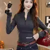 Camiseta Feminina Gola Alta Meia com Zíper e Estampa de Letras, Nova Moda Outono 2025 Slim Fit Elástica Top Estiloso