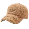 Boné de baseball sherpa bordado com letras estilo coreano para mulheres, espessado para aquecimento no outono e inverno, chapéu bico de pato moderno e versátil, da moda