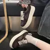 Sapatos Plataforma com Solado Grosso de Couro Genuíno para Aumentar a Altura Femininos 2026 Outono/Inverno Novos Versáteis Leves Casuais Esportivos Sapatos Brancos para Mulheres