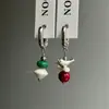 Envio a você um pequeno brinco de flor azul assimétrico design de nicho brincos de alta qualidade brincos finos Joker