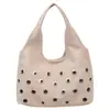 Bolsa de Ombro Única Grande com Rebites Design de Nicho Coreano Grande Capacidade Bolsa Tote de Viagem Moda Casual Sensação de Alto Padrão Bolsa Feminina