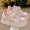 Zapatillas Blancas Gruesas Estilo Coreano Estilo Barbie para Mujer, Nuevo Modelo Primavera/Verano 2026, Versátiles para Estudiantes, Combinan con Pantalones de Pierna Ancha, Zapatillas de Moda que Aumentan la Altura