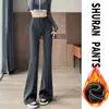 Pantalones casuales de corte ajustado, ligeramente acampanados y forrados de polar para otoño e invierno 2026, elegantes, estilizan la figura, versátiles y adecuados para el trabajo o el ocio, diseñados para un look relajado y con estilo.