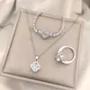 Collar de verano para mujer, sin decoloración, con trébol de cuatro hojas y circonitas, conjunto de tres piezas, collar de acero de titanio, accesorios de alta gama giratorios transfronterizos.