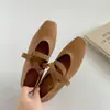 Sapatos Mary Jane rasos com salto grosso estilo balé para mulheres, novo estilo francês versátil vintage 2026, adequados para combinar com saias