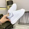 Sapatos da moda Sapatos brancos Estudantes do sexo feminino Estilo coreano Cyber Celebrant McQueen Mesmo estilo Sapatos casuais Sapatos femininos Plataforma única Tênis esportivos