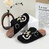 Nuevos zapatos Birkenstock 2026, exclusivamente para ventas transfronterizas, sin cordones, moda dulce y genial, zuecos dorados con anillo de mariposa
