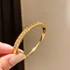 Pulsera de cierre de remache tachonado con circonitas de lujo ligero, chapada en oro real de 18 quilates, pulsera personalizada de alta resistencia, joyería de nicho de alta gama para mujer