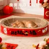 Brinquedo de Gato Vermelho de Ano Novo com Grande Placa de Arranhar, Espaço Amplo para Brincar e Dormir, Brinquedo de Gato Durável Resistente a Arranhões Venda por Atacado