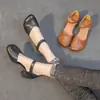 Novas Sandálias Vazadas Femininas Primavera e Verão 2023 Salto Médio Grosso Sapatos Vazados Perfurados com Fivela de Velcro Sapatos para Meia-idade