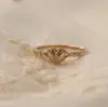 Anillo en Forma de Corazón de Lujo Ligero Transfronterizo Estilo Ins Moda Anillo Retro de Gama Alta Regalo de Nicho para Novia Anillo de Aleación de Zinc