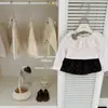 ¡LeenbabyKabo Susurros Dulces! Conjunto de top de doble capa con cuello de volantes y falda con lazo para niñas de otoño