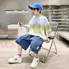 Roupa de Verão para Meninos 2026 Novo Estilo, Para Crianças Maiores, Verão, Fina, Solta, Manga Curta, Casual, Top Degradê para Meninos