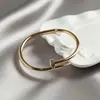 Pulsera de Disco de Oro de Moda Europea y Americana que No se Desvanece para Mujer, Joyería Versátil y Sencilla de Acero de Titanio Fábrica al por Mayor