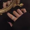Anel de Zircônia Coreana Banhado a Ouro Real para Mulheres, Fashion e Único, Estilo Celebridade da Internet, Anel Ajustável para Dedo Indicador, Joia Pequena de Luxo Leve