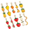 Varios accesorios de joyería personalizados de aleación transfronterizos europeos y americanos con dijes de frutas, llaveros de doble plátano, sandía y fresa