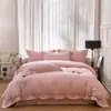 Lujoso juego nuevo de cuatro piezas de algodón lavado ultra suave con bordado floral, funda de edredón y sábana bajera, amigable con la piel para dormir desnudo, adecuado para todas las estaciones
