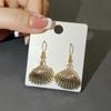 Pendientes de concha natural con forma de abanico dorado para mujer, joyería popular de verano para playa, vacaciones de ocio, sencillos y a la moda