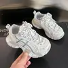 Tenis para niñas, nueva colección otoño 2026, zapatos casuales de malla transpirables y a la moda para niñas mayores, tenis gruesos para niños
