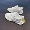 Zapatos deportivos para mujer listos para enviar transfronterizos, nuevos zapatos de mujer primavera/verano, blancos, ligeros, suela blanda, amortiguadores, casuales, para correr
