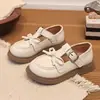 Zapatos de Princesa Cerrados de Moda Versátiles para Niñas 2026 Primavera/Verano Nuevos Zapatos Planos de Cuero Mary Jane con Moño para Niños