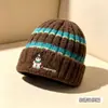 Chapéu de tricô listrado com bordado de cachorrinho fofo para mulheres, estilo coreano outono e inverno, versátil, afina o rosto, circunferência da cabeça grande, chapéu quente