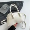 Bolso Pequeño Retro de Alto Valor para Mujer 2026 Otoño Nueva Llegada Bolso Boston de Mano Color Sólido Bolso Cruzado Personalizado Moderno