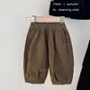 Pantalones casuales para niños, ropa de primavera y otoño para niños, estilo coreano, versátiles, modernos, cintura elástica, pantalones largos, color liso, corte holgado