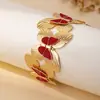 Uma Pulseira Feminina Aberta com Design de Esmalte Borboleta da Moda, Versátil para o Dia a Dia