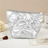 Bolsa de cosméticos portátil acolchada de plumón, bolsa de almacenamiento portátil de gran capacidad, bolsa de artículos de tocador de viaje impermeable de alto valor