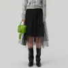 Falda negra elástica de cintura alta, nuevo estilo otoño 2026, falda versátil minimalista de longitud media en línea A con diseño de doble capa de malla