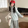 Nuevo chaleco casual de lana de cordero para niña, conjunto de camiseta básica de cuello semi-alto, pantalones de chándal de encaje, pantalones anchos de moda