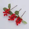 Simulação transfronteiriça pequena fruta vermelha folha verde baga fruta da sorte decoração de Natal flor artificial centro de mesa para casa mesa de jantar com folhas fruta vermelha