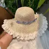 Sombrero de paja tejido con encaje de cinta estilo rústico para mujer, sombrero de sol de paja de ala ancha hueco para el verano en la playa junto al mar