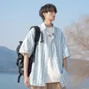 Camisa listrada de manga curta masculina plus size estilo coreano, jaqueta camisa versátil e moderna, camiseta oversized da moda