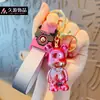 Llavero de oso con lazo de dibujos animados de colores galvanizados, colgante para bolsa de pareja, adornos para coche, pequeños regalos de moda al por mayor