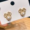 Brincos de pérolas explosivas de luxo leve para todos os brincos femininos personalizados simples estilo frio brincos sem orelha brincos elegantes da moda para o verão