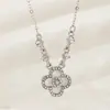 Moda Nuevo Collar de Flor de Cuatro Hojas con Incrustaciones de Diamantes y Nácar Lujo Ligero Gama Alta Versátil Flor de la Suerte Cadena para Clavícula Joyería al por Mayor