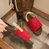 Sandalias de felpa con correa única y suela plana para mujer, nuevo estilo otoño/invierno 2026, suela suave, antideslizantes, a la moda y versátiles pantuflas