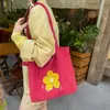 Nova Bolsa de Lona Fofa com Bordado de Flor de Desenho Animado 2026 para Uso Diário Feminino, Estilo Coreano Grande Capacidade Versátil para o Trabalho Ombro