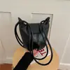 Bolso de diseño de nicho transfronterizo para mujer, nuevo bolso de moda para el día a día Otoño 2026, bolso de hombro y bandolera retro de alta estética